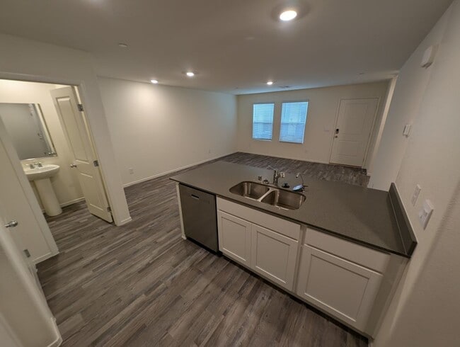 Building Photo - 5009 Hunter Mesa Ave