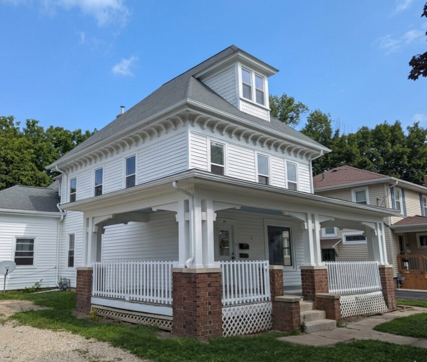 Building Photo - 216 E 3rd St