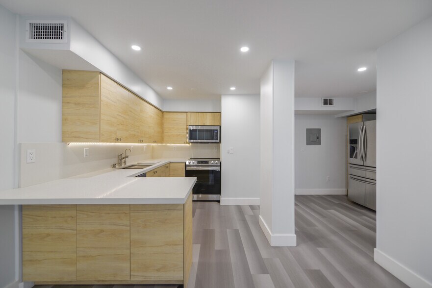 Building Photo - 1800 NW 24th Ave