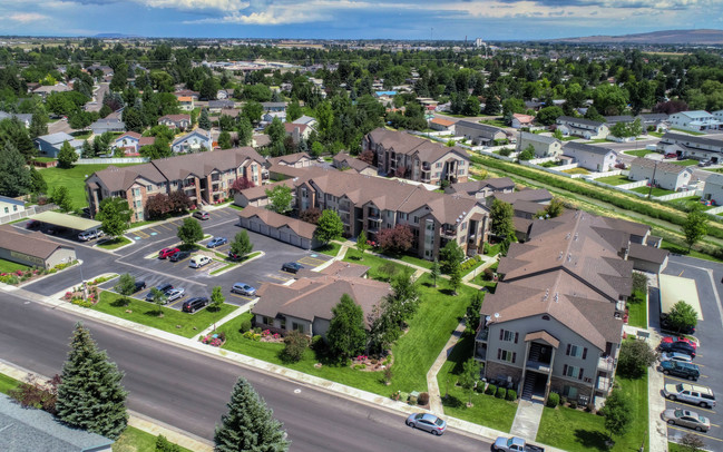 Building Photo - The Meadows at Parkwood