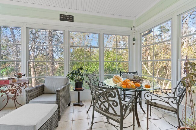 Building Photo - Amazing home in sought-after Winding River Plantation