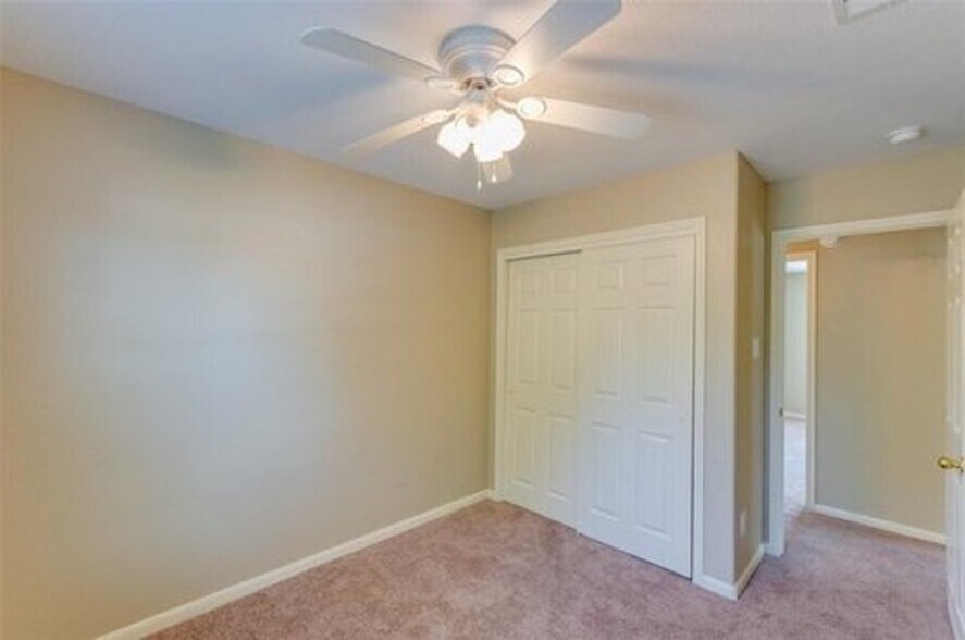 2nd bedroom - 521 E House St