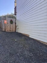 Building Photo - 438 10th Ct