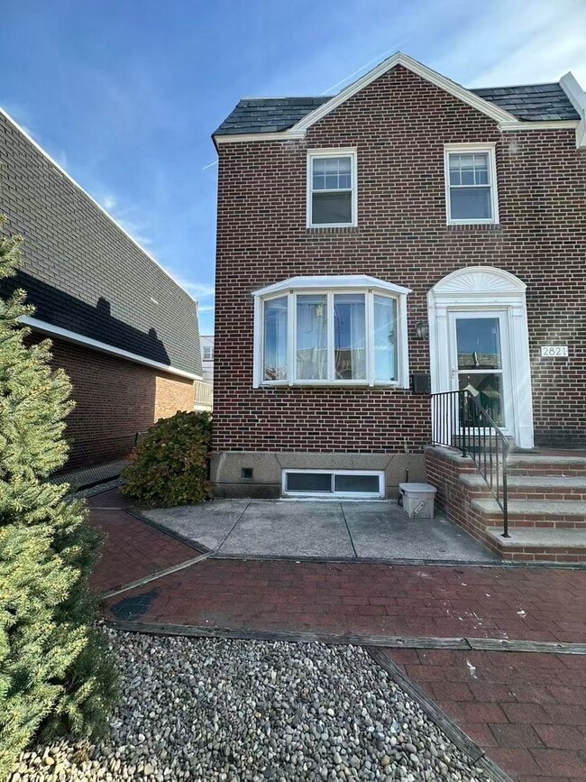 Building Photo - 3 bedroom 2 bath house in South Philly ava...