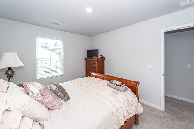 Building Photo - 3 Bedroom 2.5 Bath Single Family Home in W...