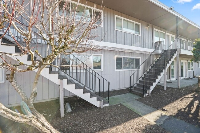 Building Photo - Ground floor remodeled 2 br unit