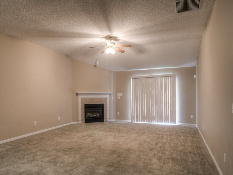 Building Photo - 13904 Fish Eagle Dr E