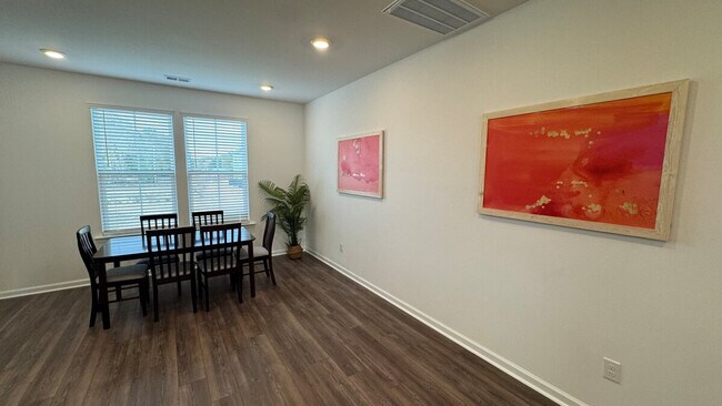 Building Photo - 153 Roxanne Dr