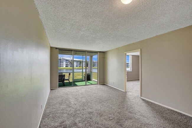 Building Photo - 9440 Poinciana Pl