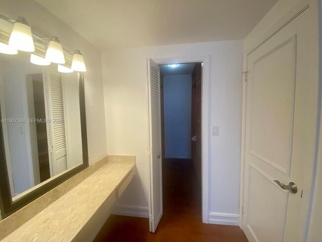 Building Photo - 1800 NE 114th St