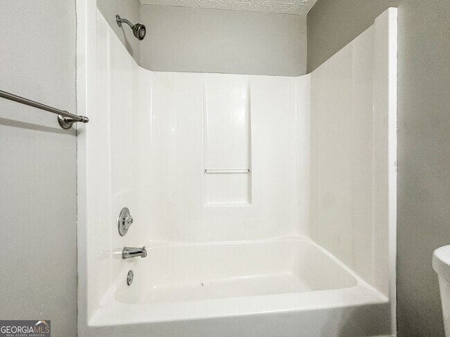 Building Photo - 335 Paradise Dr