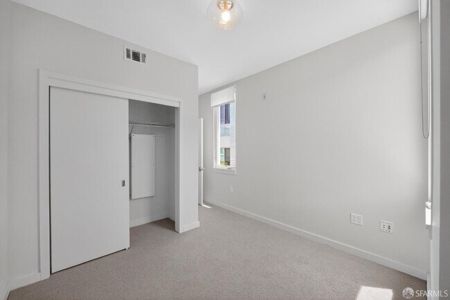 Building Photo - 570 Innes Ave