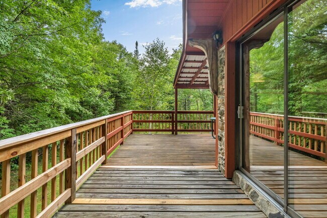 Building Photo - Mid-Century Cool Meets Maine Serenity Design. Privacy. Location. This one has it all.