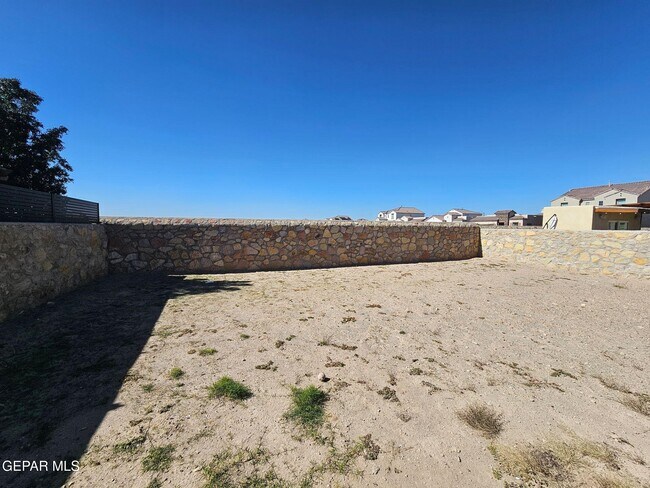 Building Photo - 545 Oilfield Dr