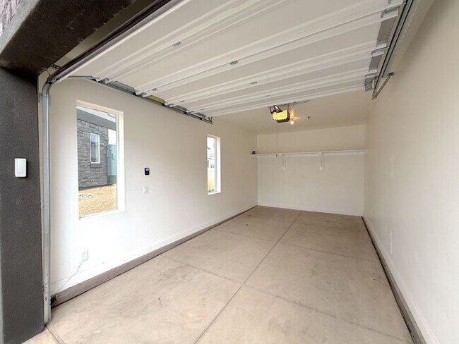 Building Photo - Desert Color Condo 3 bd, 2 bt, 1 Car Garage