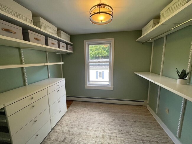 Building Photo - Exceptional 4-Bedroom Home for Rent in Dal...