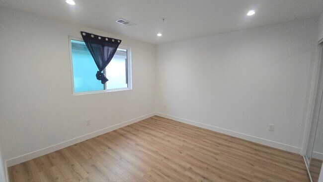 Building Photo - Graham(10422)