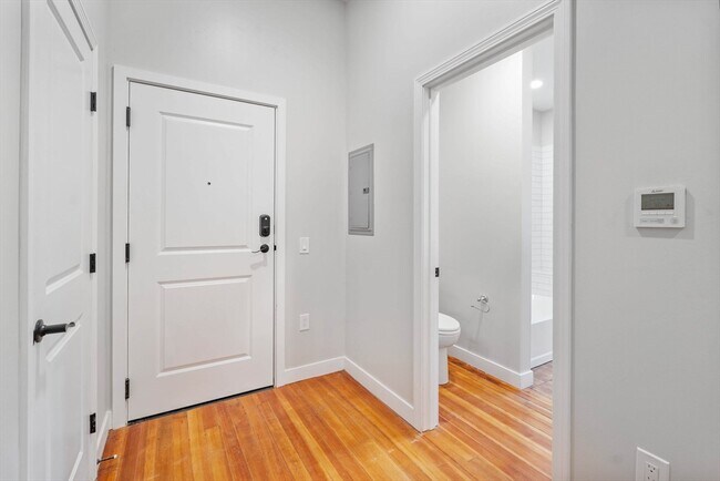 Building Photo - 163 Chestnut St