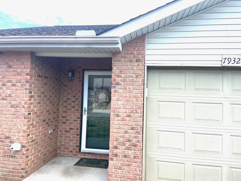 Building Photo - 7932 Jenhurst Way