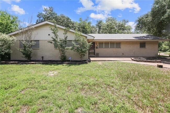 Primary Photo - 305 W Brookside Dr