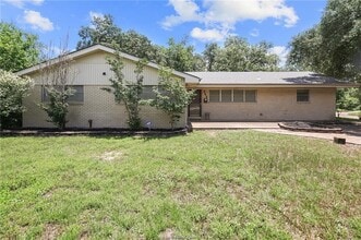 Building Photo - 305 W Brookside Dr