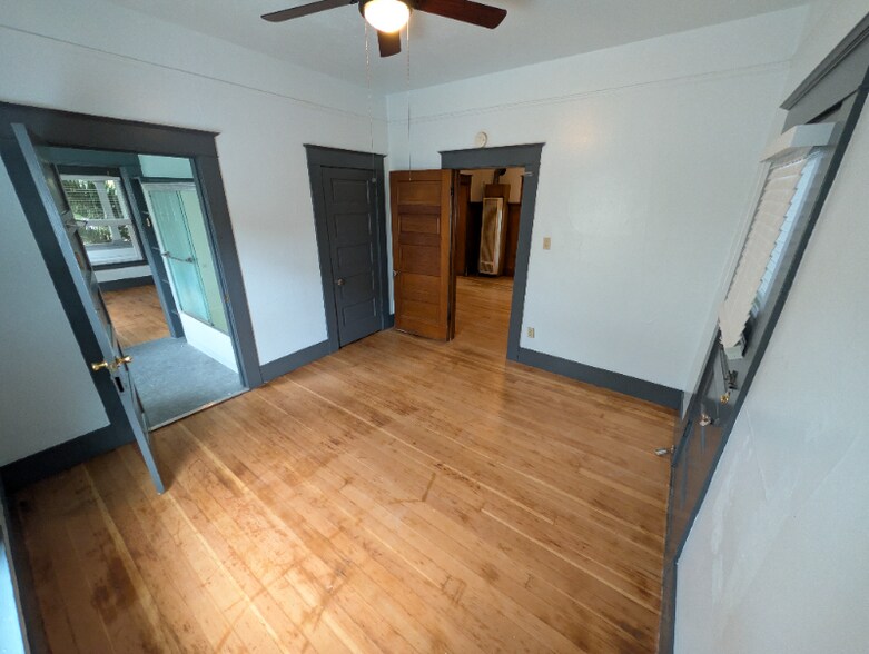 Building Photo - 208 W Sacramento Ave