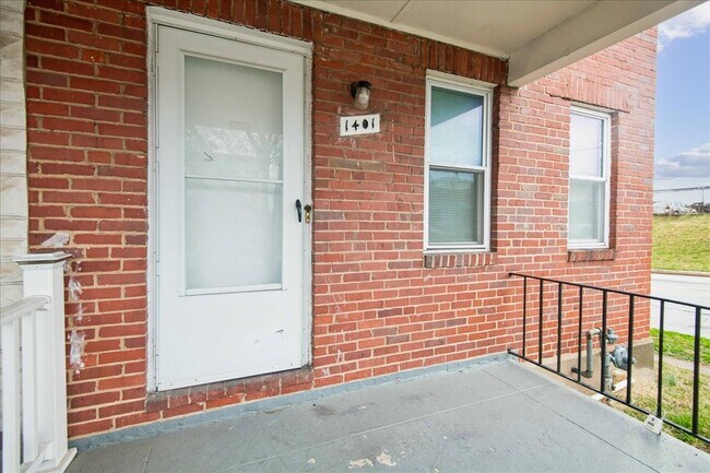 Building Photo - 1401 N Potomac St