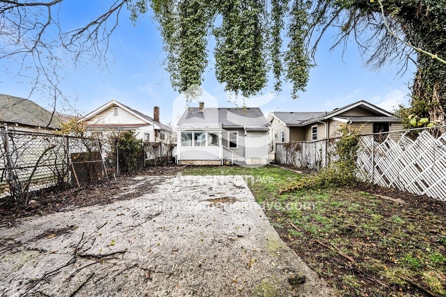 Building Photo - 321 S 43rd St