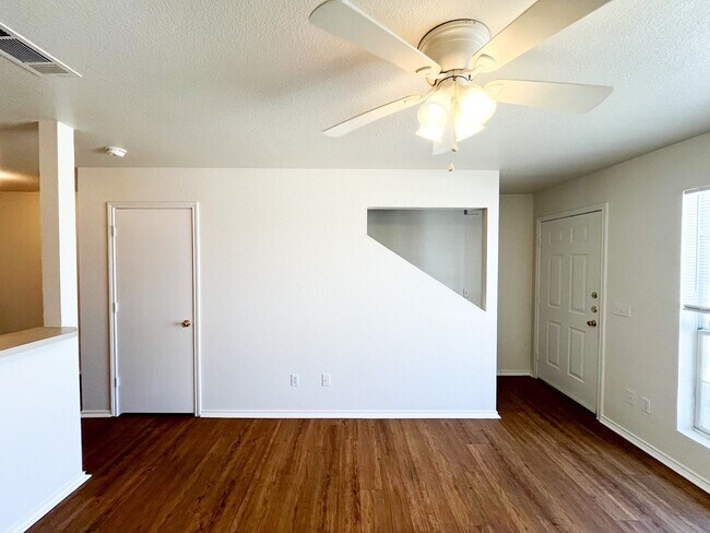 Building Photo - 4000 Doraine Ct