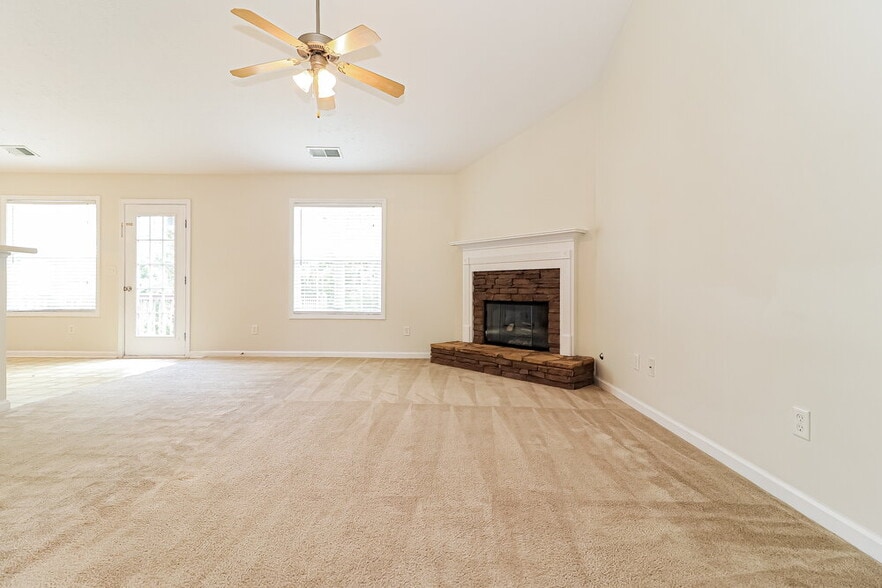 Building Photo - 215 Overlook Dr