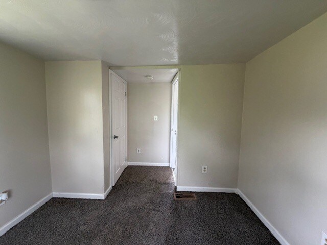 Building Photo - 208 S Bendix Dr