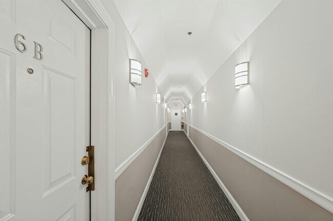 Building Photo - 82 Clinton St