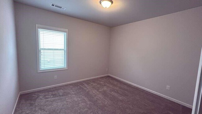 Building Photo - 4599 Silver Oak Dr SW
