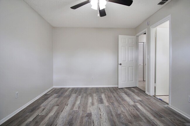 Building Photo - 2287 Avenue G NW