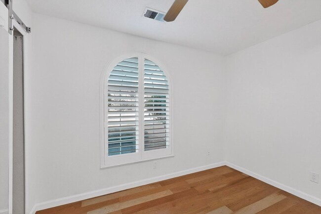 Building Photo - Executive Rental