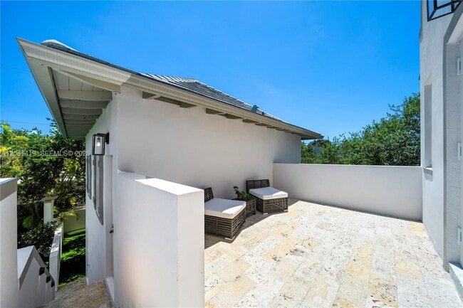 Building Photo - 7745 SW 54th Ave
