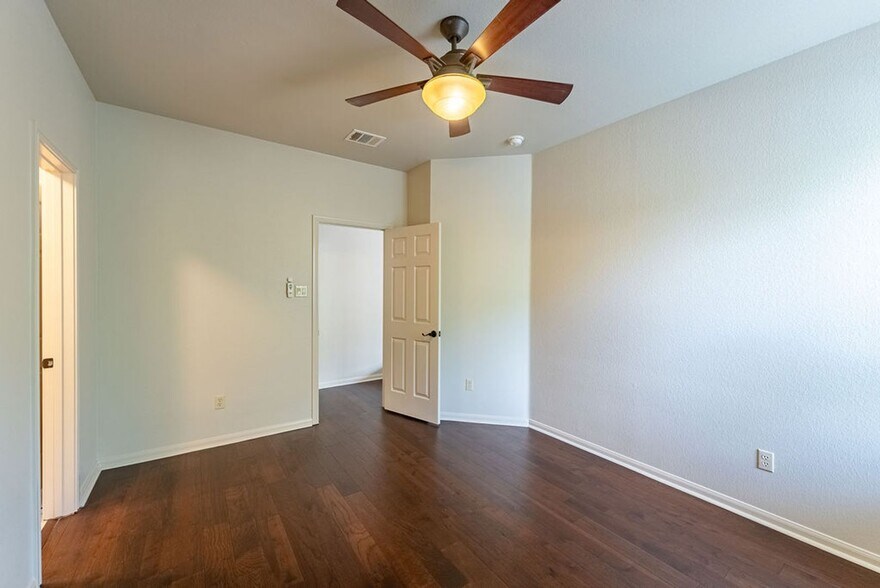 Building Photo - 7909 Adelaide Dr
