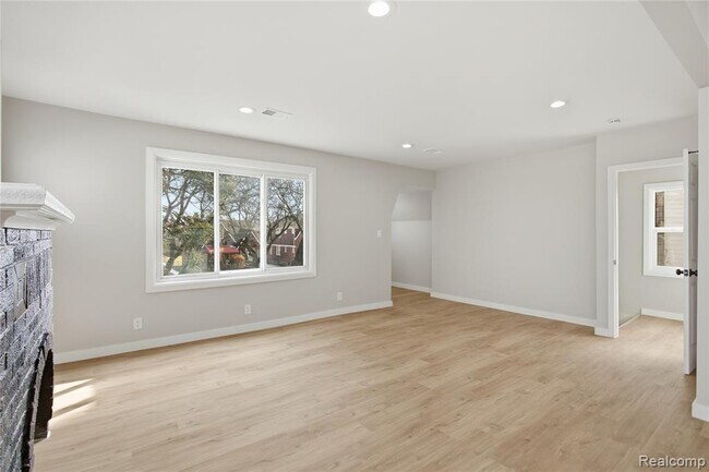 Building Photo - 14617-14617 Winthrop St