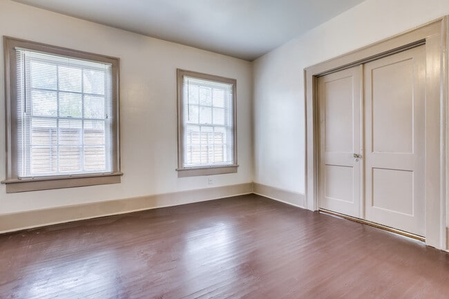 Building Photo - Rare & Classic Oak Lawn House | Great Location | Huge Backyard