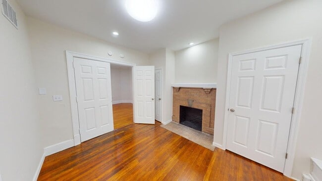 Building Photo - 131 E Northwood Ave