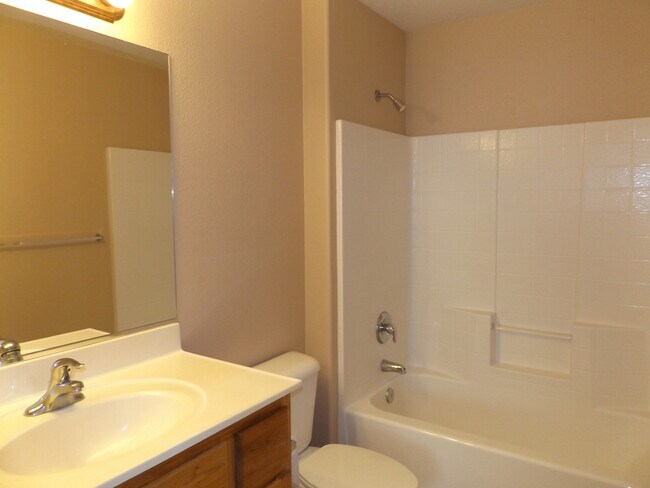 Building Photo - H2889