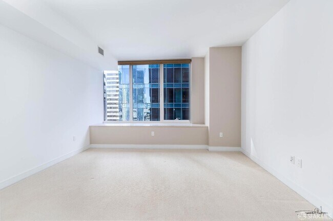 Building Photo - 301 Mission St