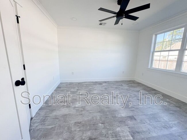 Building Photo - 233-235 Jefferson Heights Ave