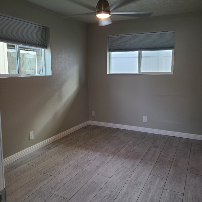 Building Photo - 256 S Papa Ave