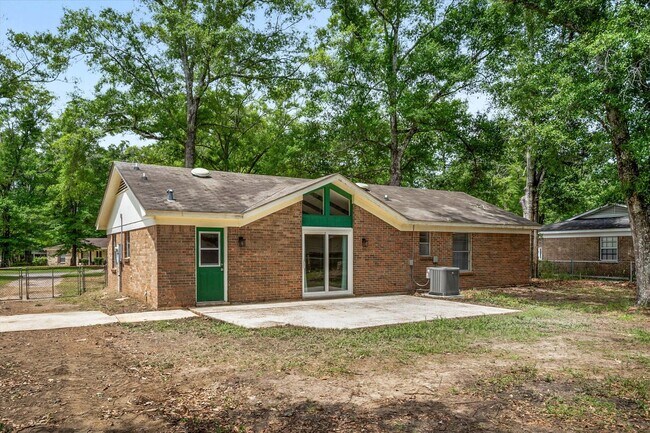 Building Photo - Updated 3 Bedroom in Theodore