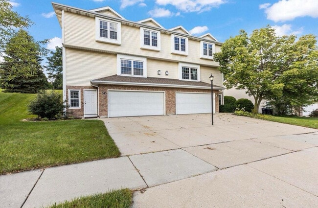 Lots of natural light with all of the windows - 2218 Patrick Ln