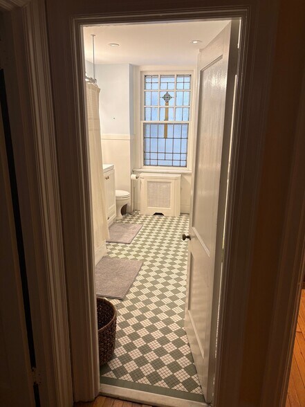 Building Photo - 4637 Pine St