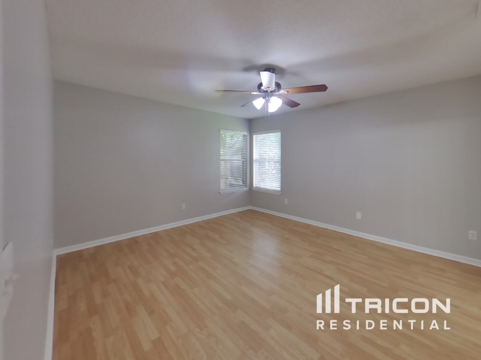 Building Photo - 2492 Bentwater Dr W