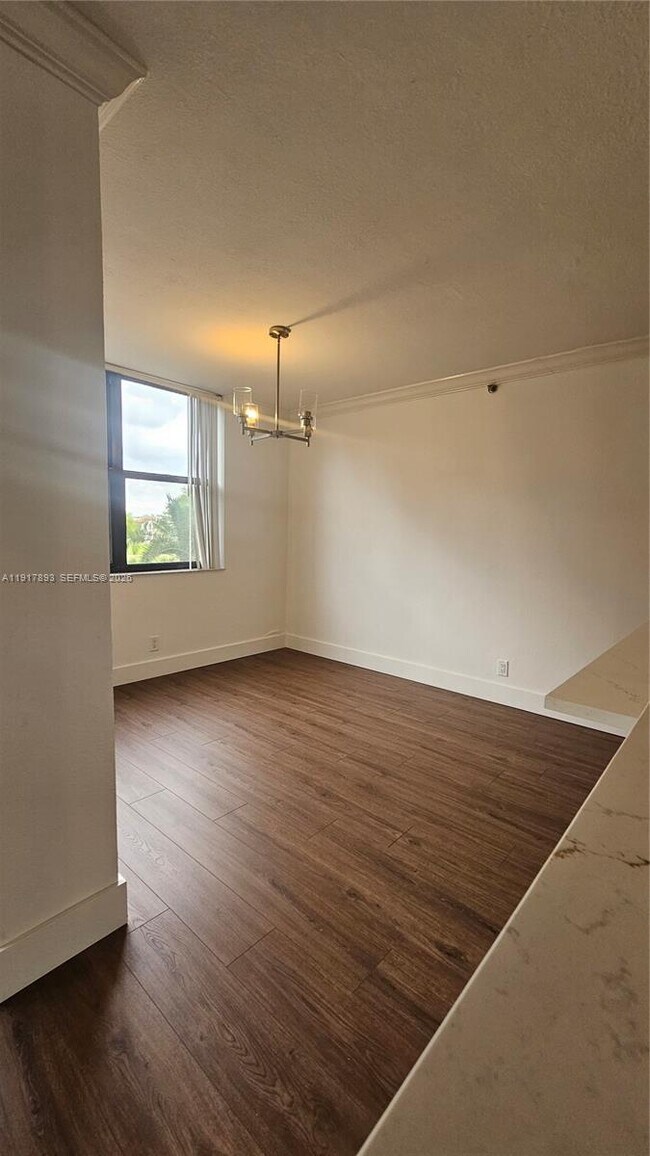 Building Photo - 105 Lake Emerald Dr