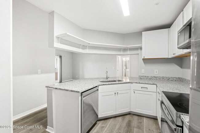 Building Photo - 7667 N Wickham Rd